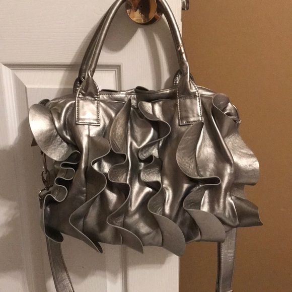 Bueno Handbags - Beautiful and fun silver ruffle bag
